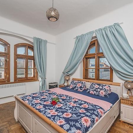 Carolina'S Romantic Apartment Hradec Králové Extérieur photo