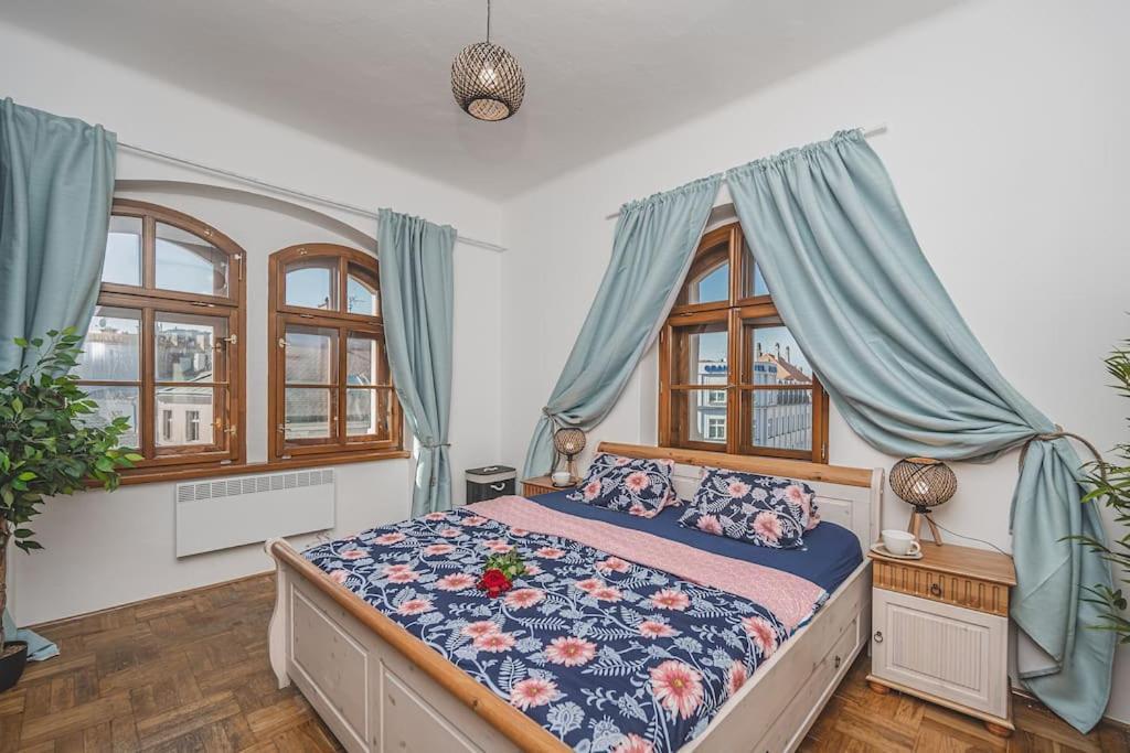 Carolina'S Romantic Apartment Hradec Králové Extérieur photo