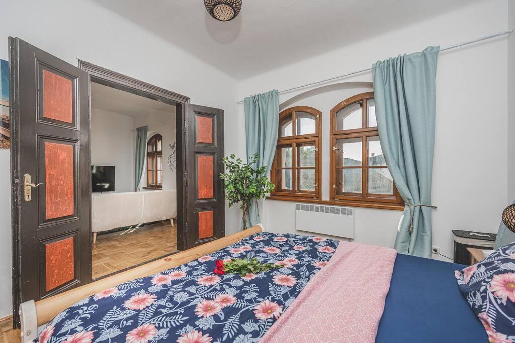 Carolina'S Romantic Apartment Hradec Králové Extérieur photo