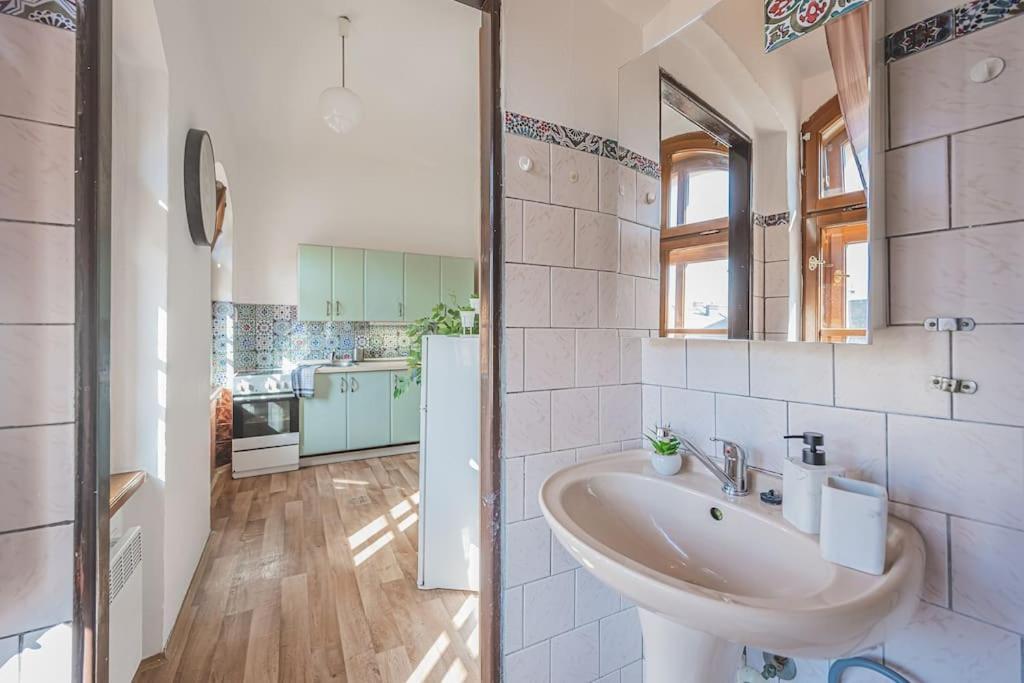 Carolina'S Romantic Apartment Hradec Králové Extérieur photo