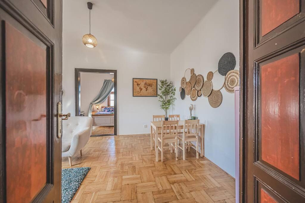 Carolina'S Romantic Apartment Hradec Králové Extérieur photo